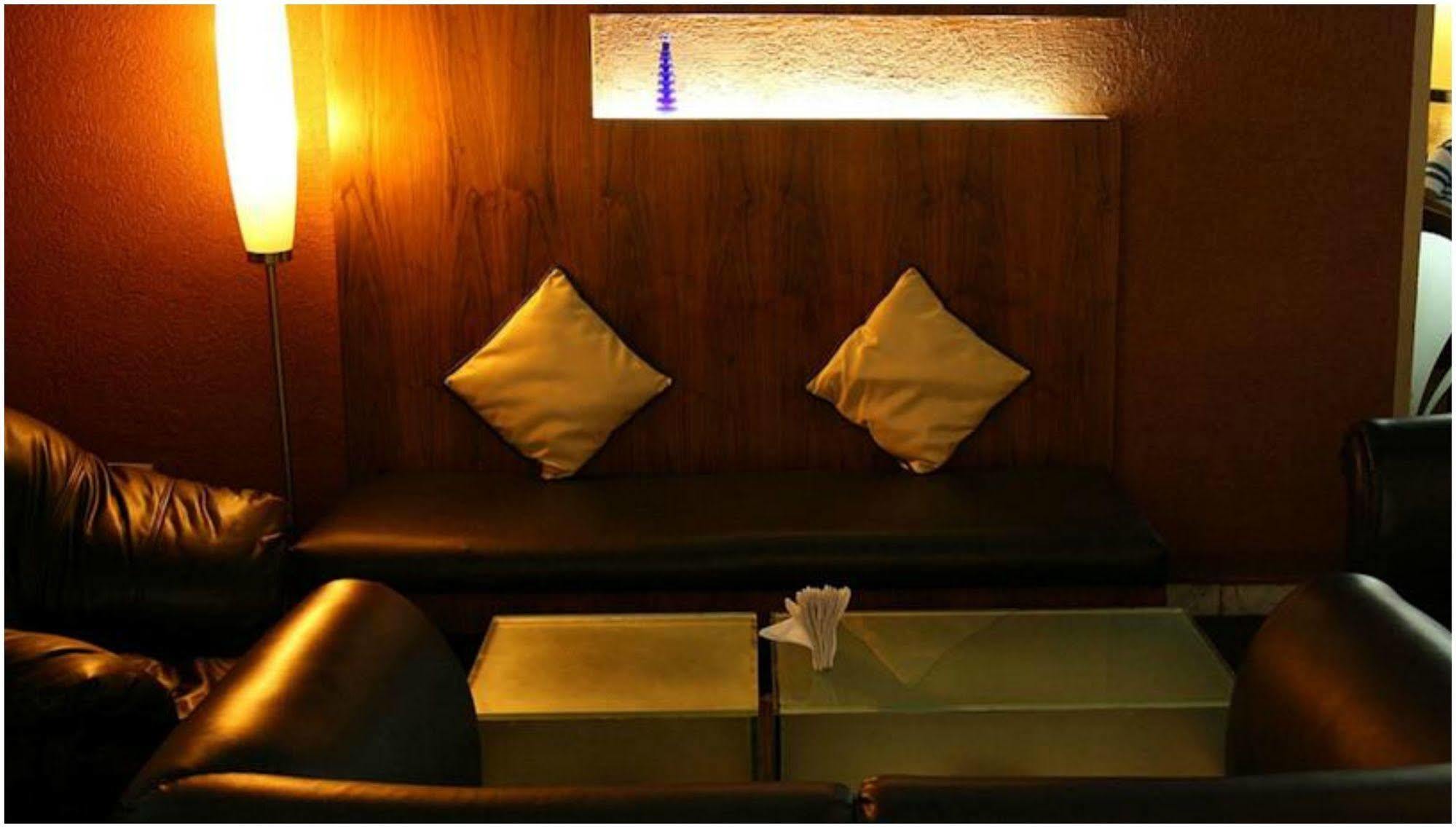 Ramee Guestline Hotel Juhu Mumbai Exterior photo