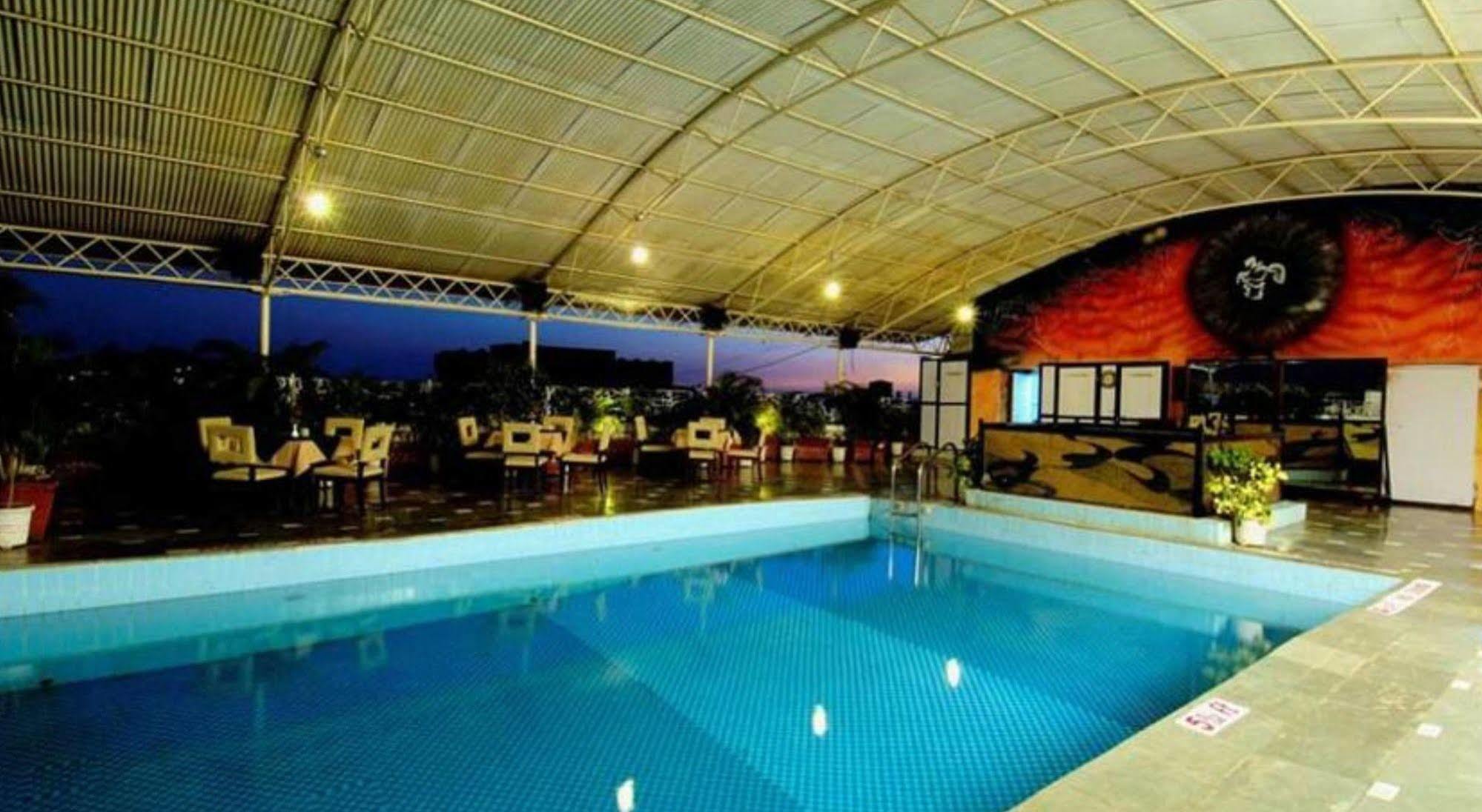 Ramee Guestline Hotel Juhu Mumbai Exterior photo